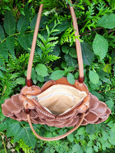Charger l&#39;image dans la galerie, Sac vintage Léna - Patchwork de simili cuir crocheté. Taille unique.
