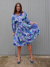 Charger l&#39;image dans la galerie, Robe vintage Mathilde - Plissée et fleurie. Taille XL, 42, 44
