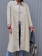 Charger l&#39;image dans la galerie, Trench-coat vintage Annie - Chipie beige. Taille L, 40, 42. Fabriqué en France
