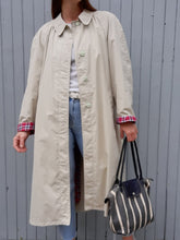 Charger l&#39;image dans la galerie, Trench-coat vintage Annie - Chipie beige. Taille L, 40, 42. Fabriqué en France
