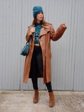 Charger l&#39;image dans la galerie, Trench-coat vintage Éve - Cuir marron. Fermeture croisée. Taille XL, 42, 44.
