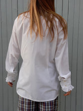 Charger l&#39;image dans la galerie, Chemisier vintage Philippine - Pierre Cardin col jabot. Taille M, 38, 40. Made in France
