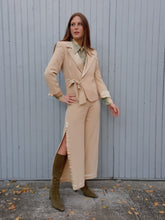 Charger l&#39;image dans la galerie, Ensemble vintage Maury - Blazer et pantalon fendu. Beige. Taille S, 36, 38. Made in France
