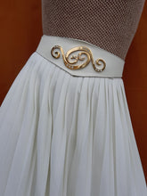 Charger l&#39;image dans la galerie, Ceinture vintage Leslee - Cuir blanc, volutes dorés et strass. Leo Isba. Made in France. T 80
