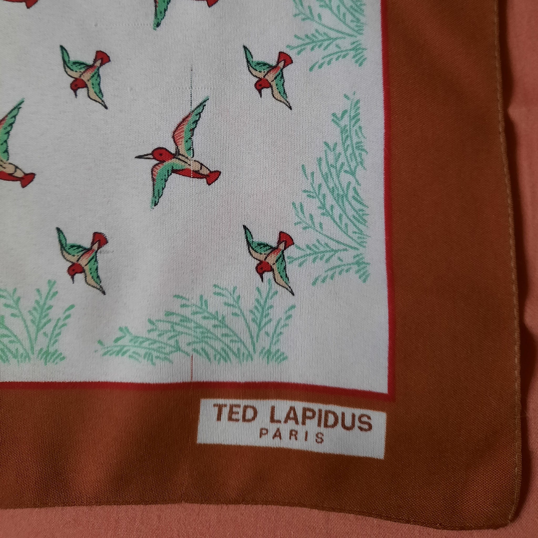 Foulard TED LAPIDUS Carré En Polyester - Couleur Marron, Occasion En Très Bon état, Style Classique