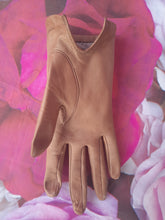 Charger l&#39;image dans la galerie, Gants vintage Loubna - Cuir camel, doublure soie. Broderies florales
