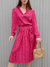 Charger l&#39;image dans la galerie, Robe plissée vintage Églantine - Imprimé floral irisé. Taille M, 38, 40. Devernois. Made in France.
