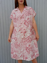 Charger l&#39;image dans la galerie, Robe vintage Nadia - Maxi paisley vieux rose, double boutonnage. Taille XL, 42,44
