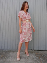 Charger l&#39;image dans la galerie, Robe vintage Nadia - Maxi paisley vieux rose, double boutonnage. Taille XL, 42,44
