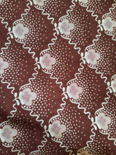 Charger l&#39;image dans la galerie, Robe longue vintage April - Manches à volants. Imprimé floral marron et beige. Taille XS, 34, 36.
