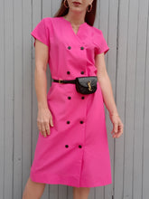 Charger l&#39;image dans la galerie, Robe vintage Gabrielle - Rose flashy. Double boutonnage. Taille XL  42, 44.
