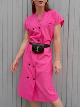 Charger l&#39;image dans la galerie, Robe vintage Gabrielle - Rose flashy. Double boutonnage. Taille XL  42, 44.
