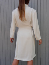 Charger l&#39;image dans la galerie, Robe vintage Colombe - Blanche. Taille XXL, 44, 46. Caroline Rohmer. Made in France.
