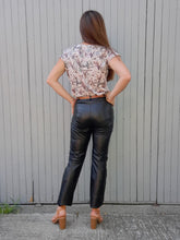 Charger l&#39;image dans la galerie, Pantalon vintage Aude - Cuir d&#39;agneau noir. Taille S, 36, 38.
