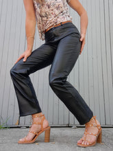 Charger l&#39;image dans la galerie, Pantalon vintage Aude - Cuir d&#39;agneau noir. Taille S, 36, 38.
