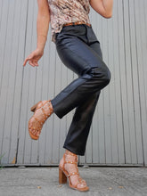 Charger l&#39;image dans la galerie, Pantalon vintage Aude - Cuir d&#39;agneau noir. Taille S, 36, 38.
