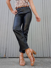 Charger l&#39;image dans la galerie, Pantalon vintage Aude - Cuir d&#39;agneau noir. Taille S, 36, 38.
