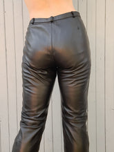 Charger l&#39;image dans la galerie, Pantalon vintage Aude - Cuir d&#39;agneau noir. Taille S, 36, 38.
