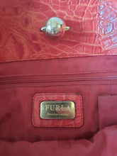 Charger l&#39;image dans la galerie, Sac vintage Éléonore - En cuir souple rouille orangé. Furla.
