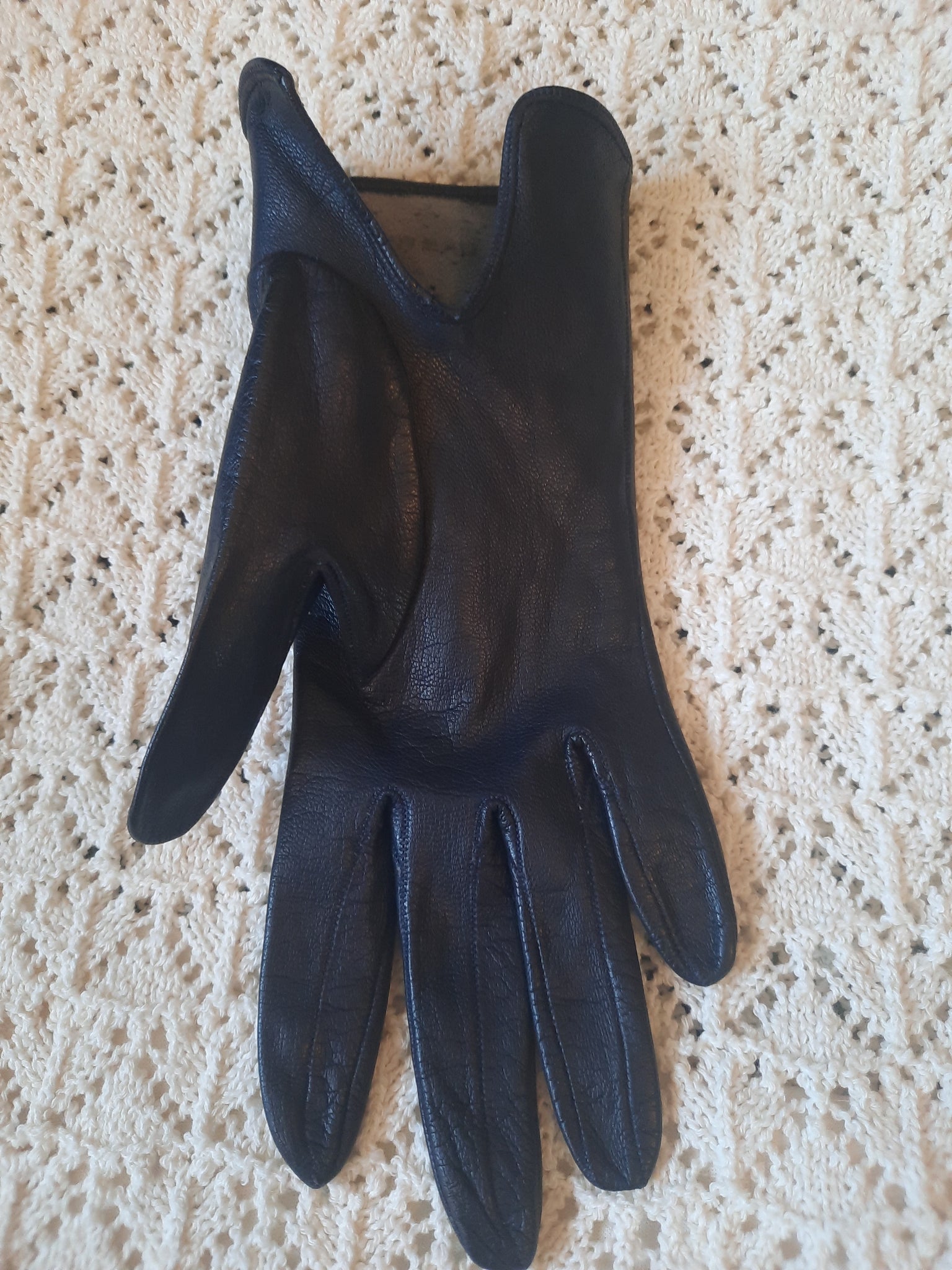 Paire de gants vintage pour femme en cuir, peau, marine, taille 7 1/4 Paire de gants vintage pour femme en cuir, peau, marine, taille 7 1/4
