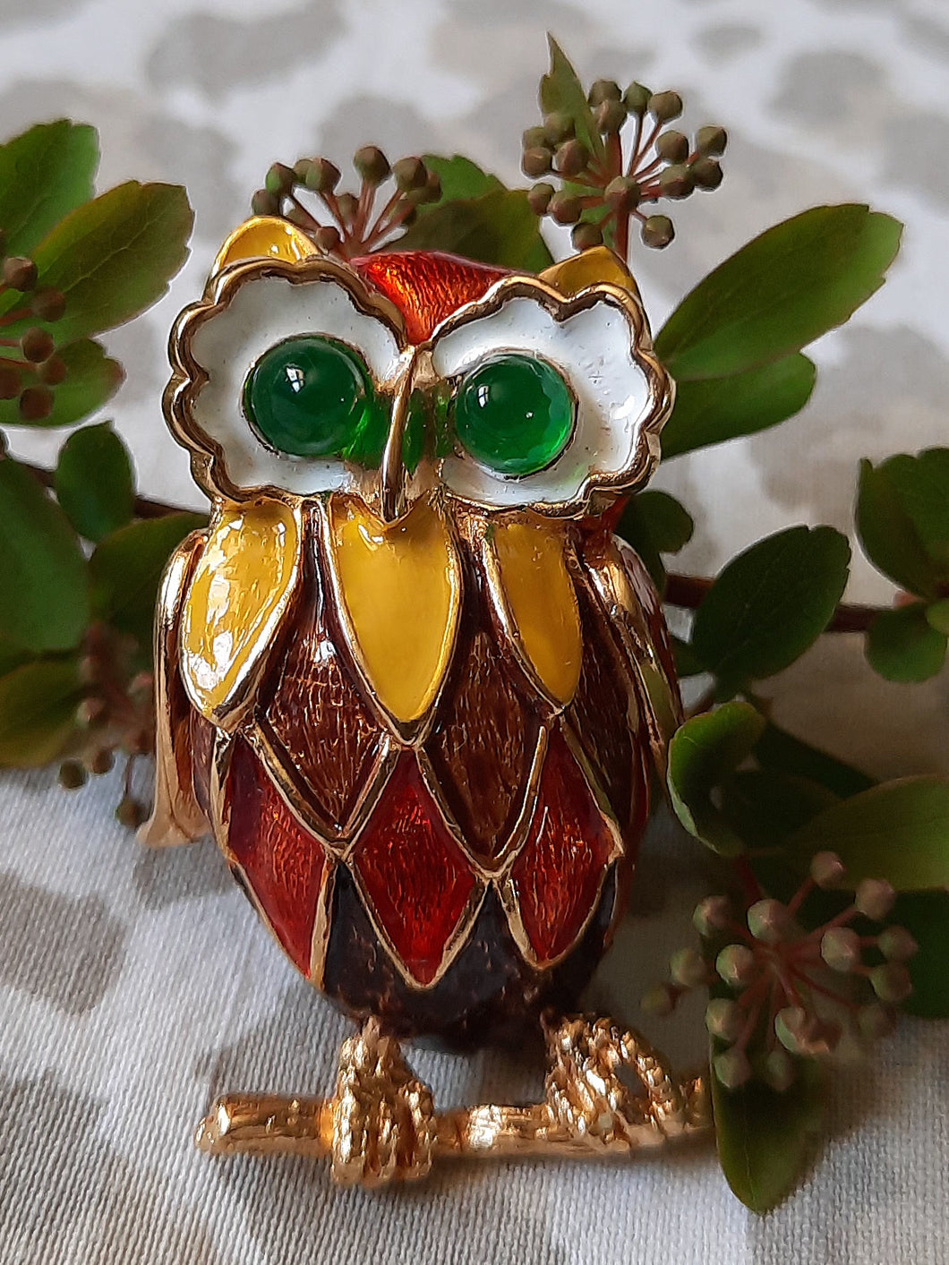 Broche Caroline - Chouette / Hibou doré et émaillé. Carven. N° 1375.