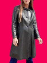 Charger l&#39;image dans la galerie, Trench vintage Sybille - Cuir noir et col Claudine. Taille M, 38, 40. Marc Sylvain.
