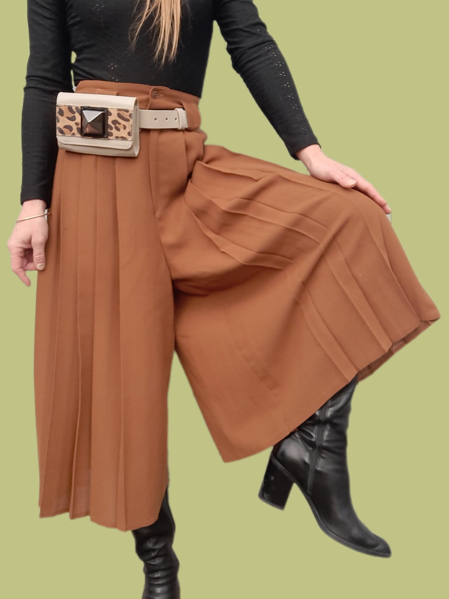 Jupe culotte en daim CLUB INTERCHASSE Vintage 1970/1980 - Taille 38 Jupe culotte en daim CLUB INTERCHASSE Vintage 1970/1980 - Taille 38