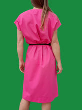 Charger l&#39;image dans la galerie, Robe vintage Gabrielle - Rose flashy. Double boutonnage. Taille XL  42, 44.
