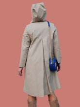 Charger l&#39;image dans la galerie, Trench-coat vintage Élisa - Couleur sable. A capuche amovible. Taille S, 36, 38.
